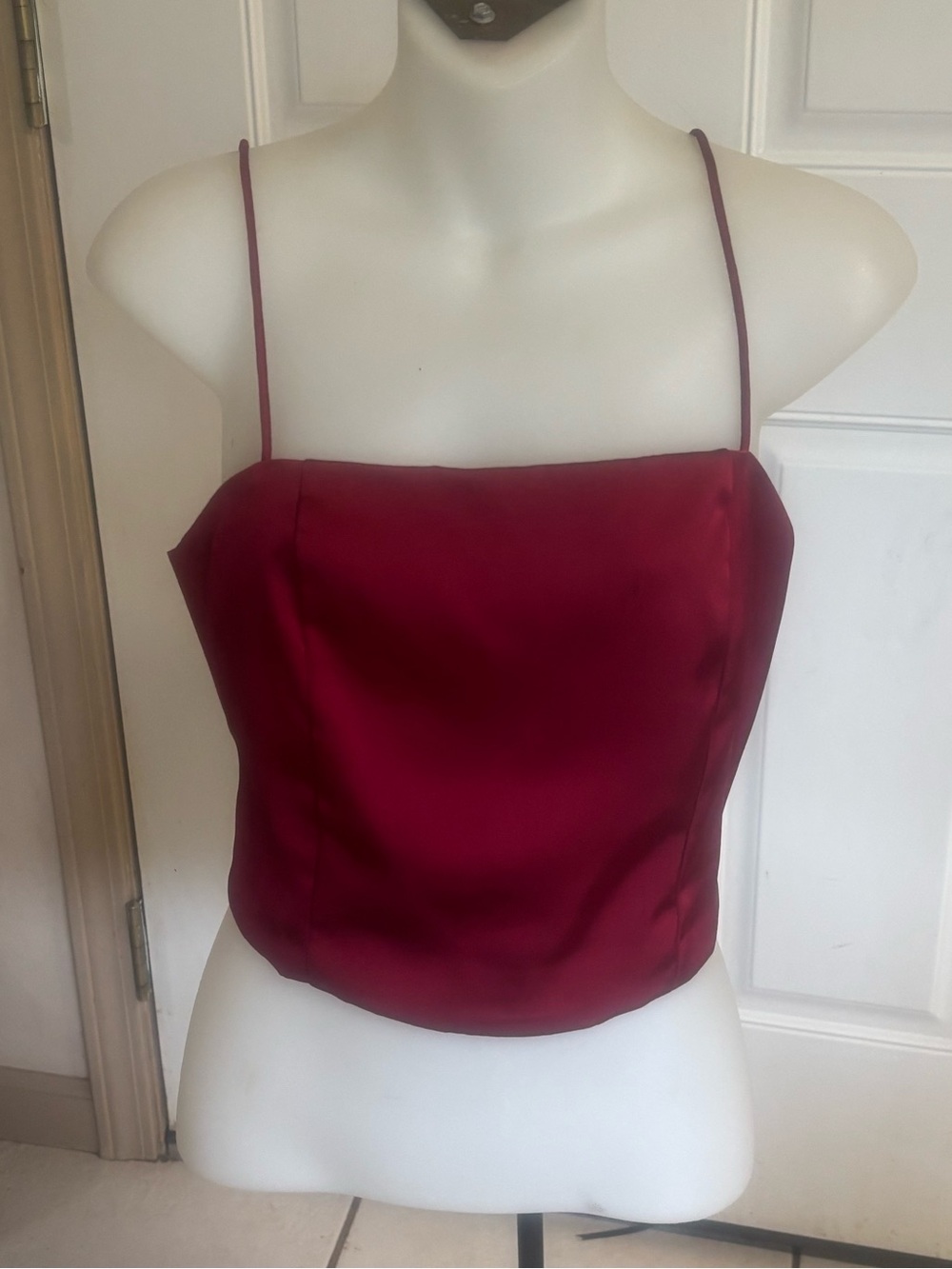 Le Lis Med Burgundy Satin Corset smocked back Spaghetti strap Crop Top.  In EUC!